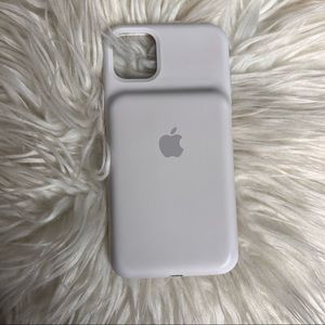 Apple iPhone 11 Pro Max Charging Case in white